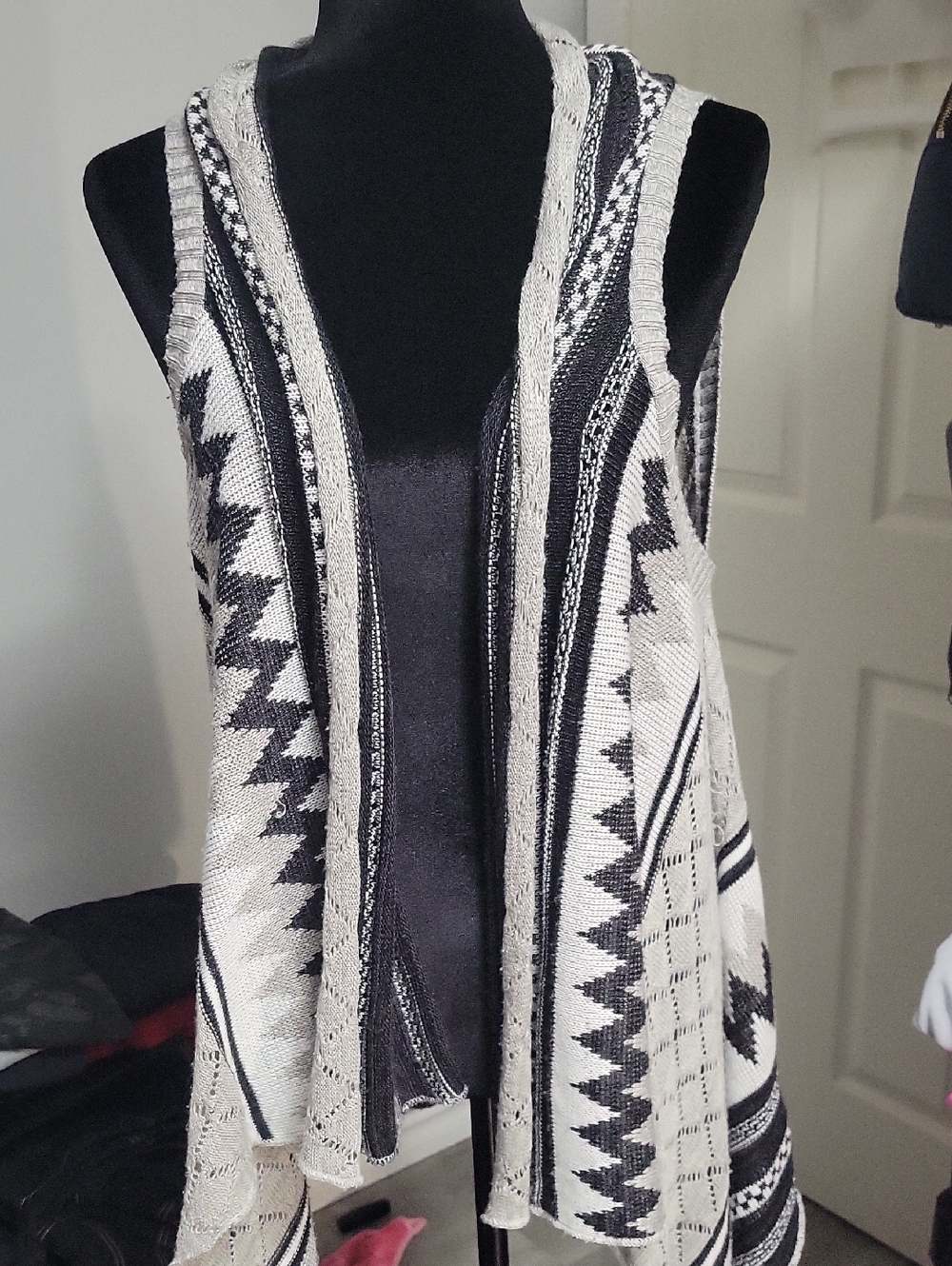 5/$20**Absolutly Creative Worldwide Large Knit Waterfall Front Sweater